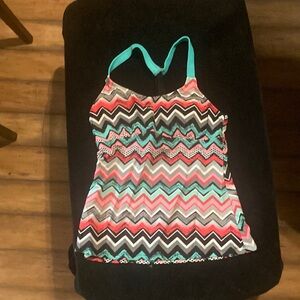 Size M women’s multicolored tankini swimsuit top